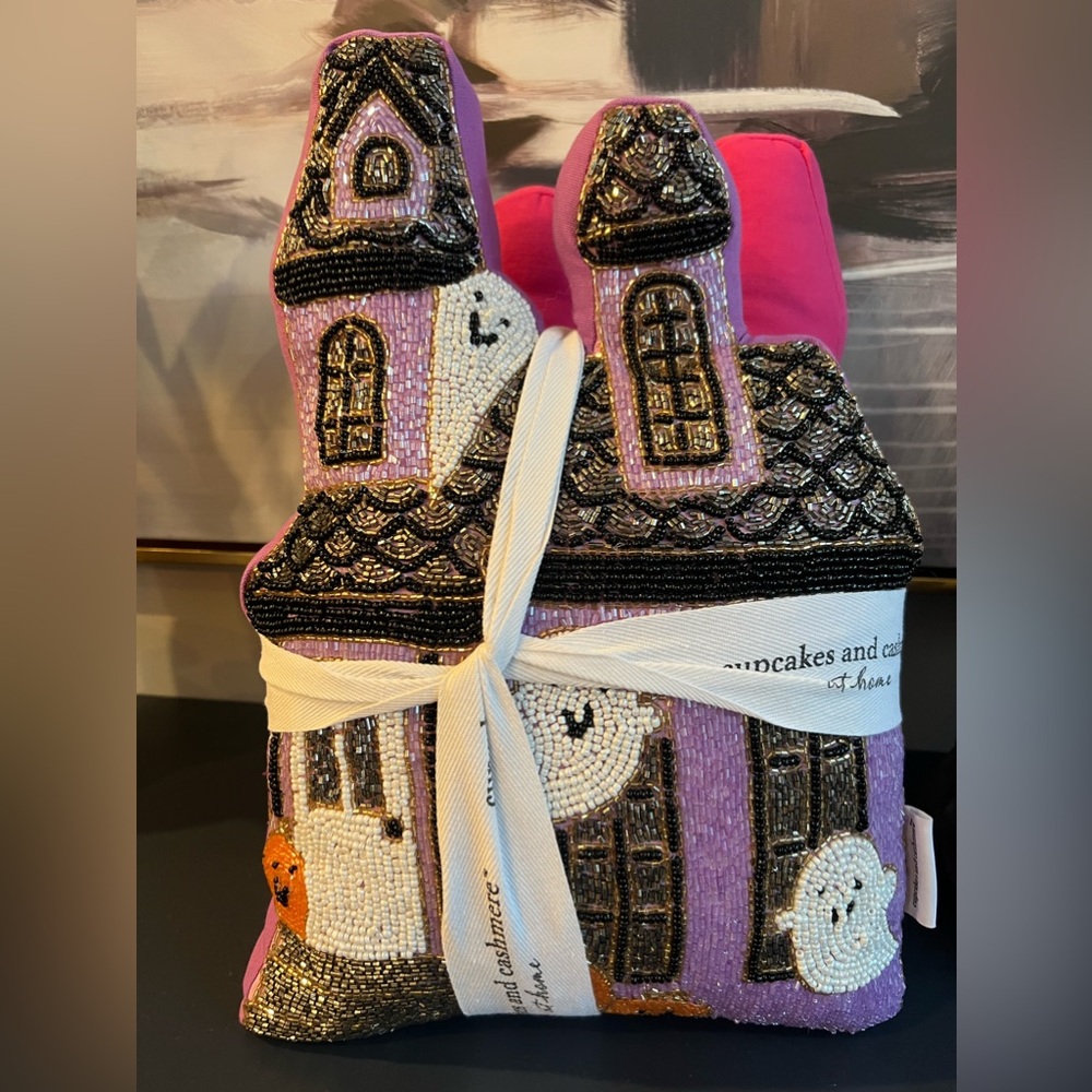 Cupcakes And Cashmere Haunted House Spooky Ghost Beaded Rare Pillow x2